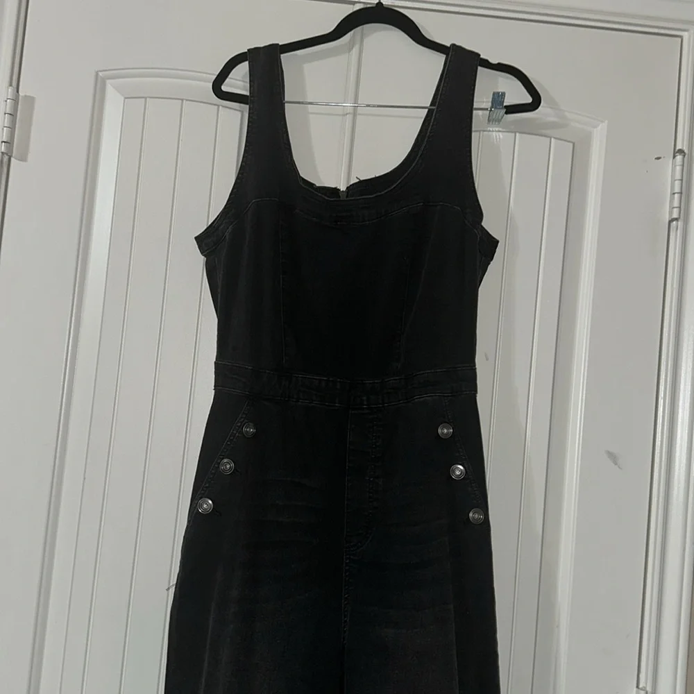 Fashion Nova Black Sleeveless Jumpsuit with Wide-Leg Design - Picture 6 of 7